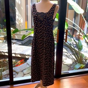 NWOT Sleeveless H&M midi with black lace inserts